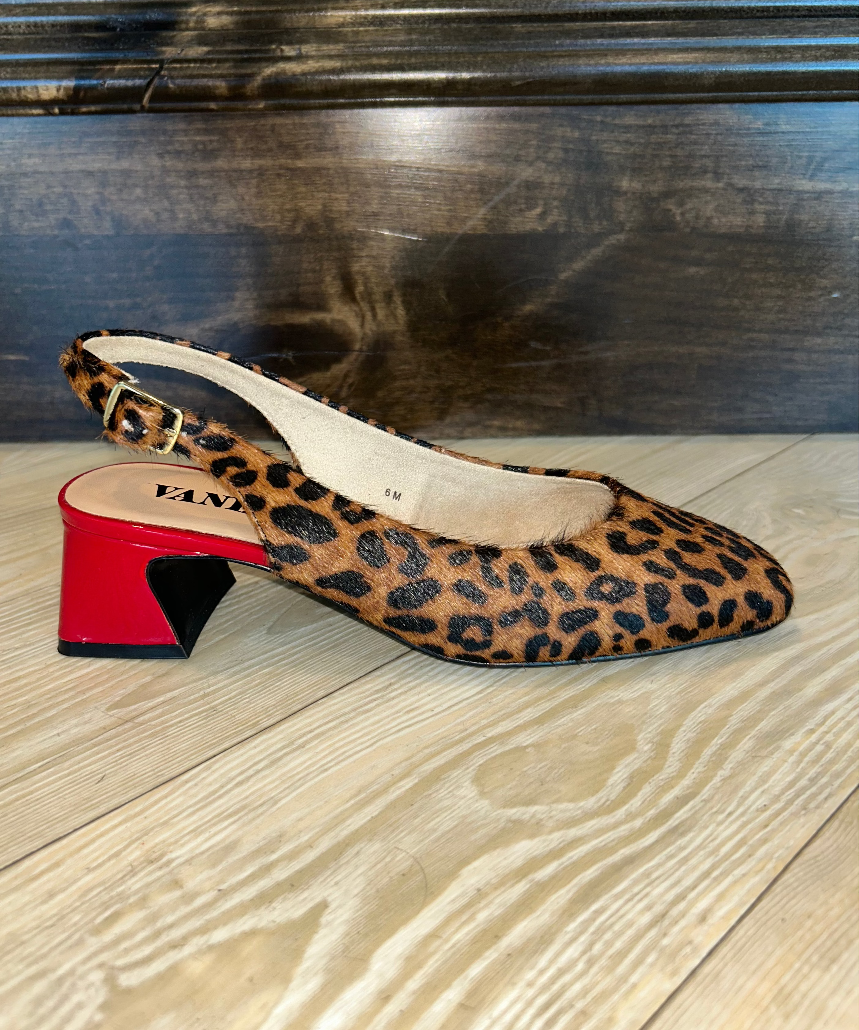 Vaneli Darsy Brown Black Dino/Red