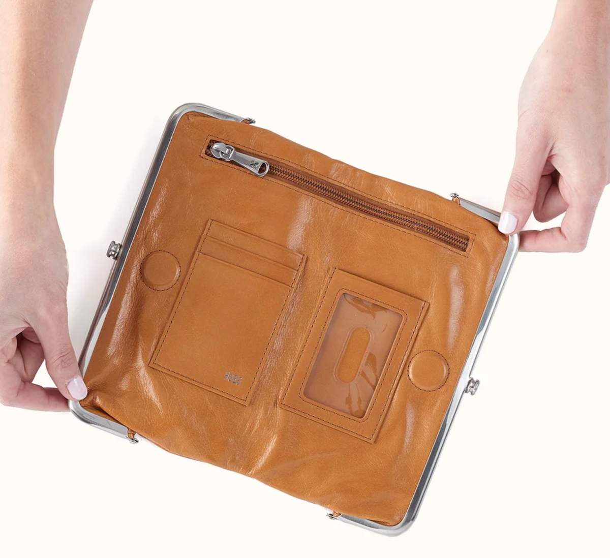 HOBO VI-3385NTRL Lauren Clutch-Wallet- natural